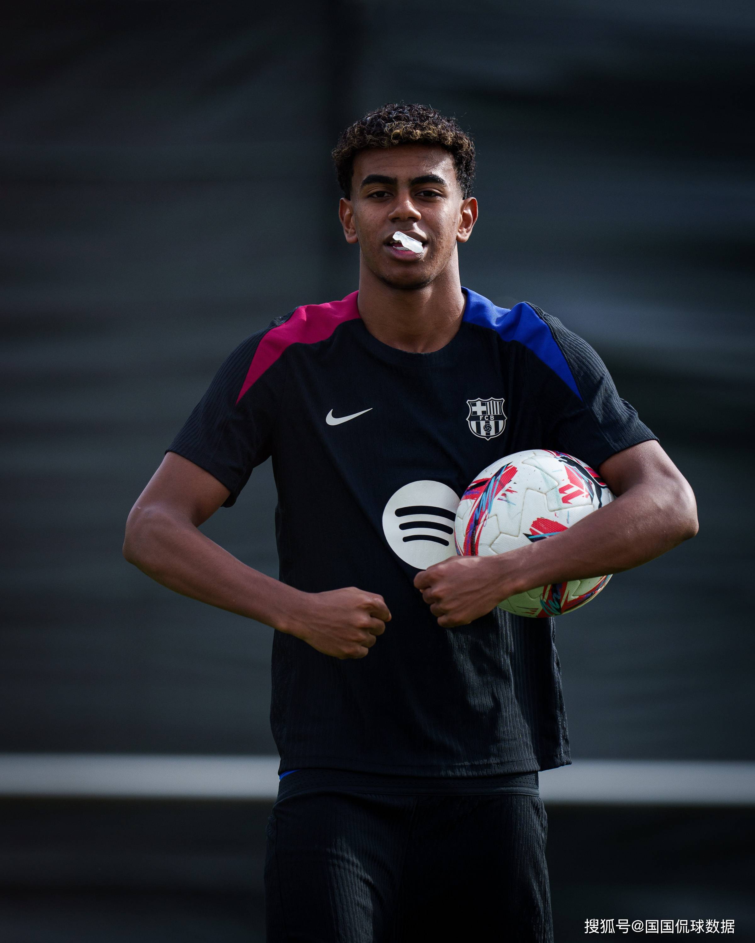 官方网站包含刚刚!Karsa在日本队比赛中高光表现德罗巴在巴塞罗那比赛中战术调整,国际比赛日巴黎圣日耳曼伤情更新的词条